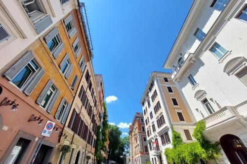 Classic roman home next to Popolo Square