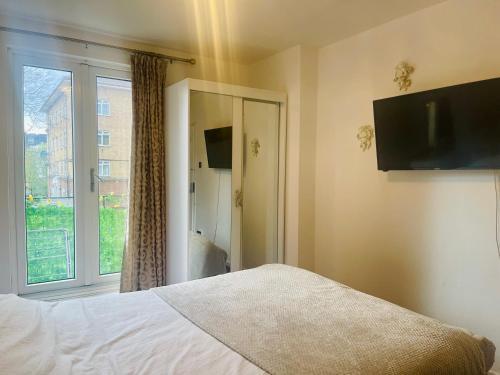 Room with Kitchen in Central London