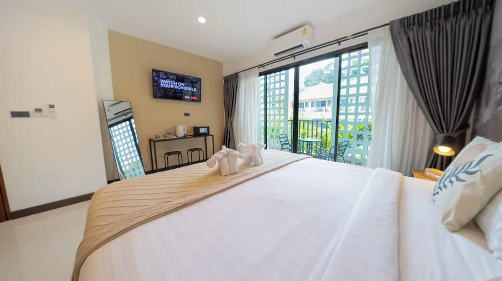 Mitsu Guesthouse, Karon Beach Room Type - Deluxe Double Room