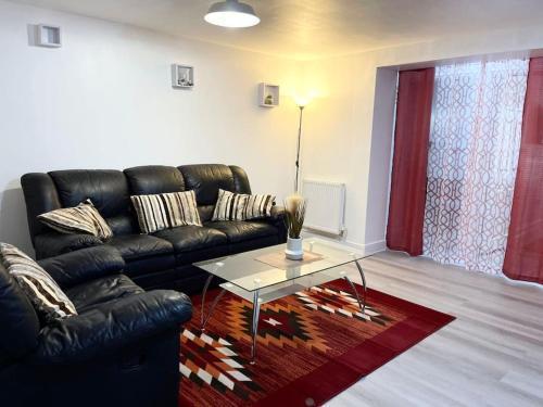 Crescent 2 Bedroom Apartment - Tap to explore photos