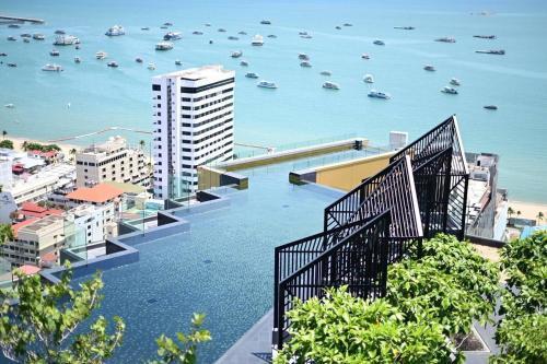 The Edge Central Pattaya เอดจ์ เซ็นทรัล พัทยากลาง - Tap to explore photos