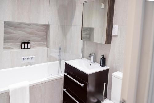 Brixton 2Bed Flat PrivateTerrace Tv Wifi - Tap to explore photos