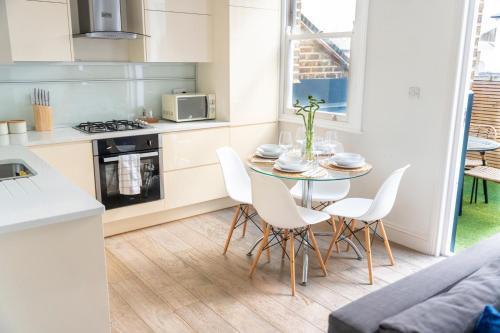 Brixton 2Bed Flat PrivateTerrace Tv Wifi - Tap to explore photos
