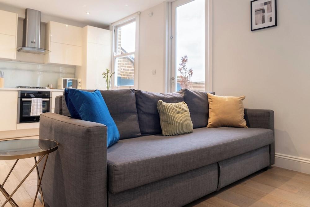 Brixton/2bed Flat/privateterrace/tv/wifi - Tap to explore photos