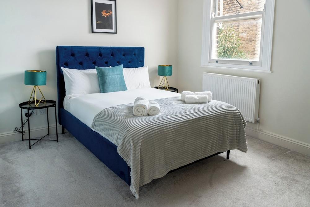 Brixton/2bed Flat/privateterrace/tv/wifi - Tap to explore photos