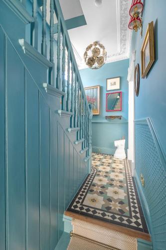 Blossom House New 3bed house in Barons Court - Tap to explore photos