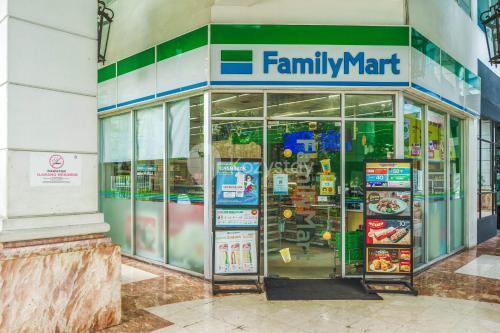 Marmo by Kozystay - Mega Kuningan - Tap to explore photos