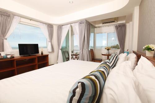 KP Seaview Jomtien Room Type - Deluxe with Sea View