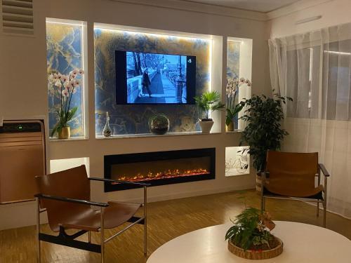 Luxurious and Glamorous Apartment - Tap to explore photos