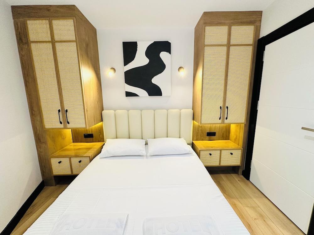 Rose Point Residence Room Type - Deluxe Apartment, Courtyard View