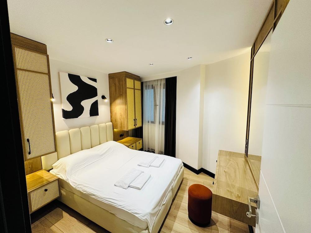 Rose Point Residence Room Type - Deluxe Apartment, City View