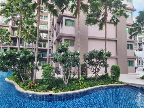 Arcadia Continental Resort, Pattaya - Tap to explore photos