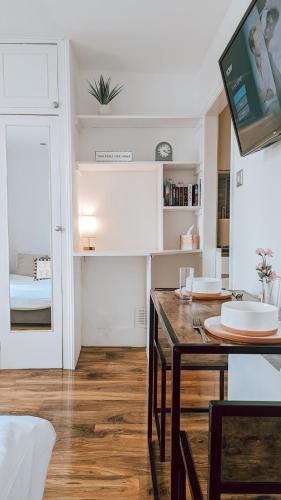 The Gloucester Studio In Paddington - Tap to explore photos