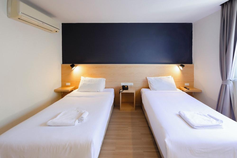 GP House Express Sukhumvit 81 Room Type - Basic Twin Room, Non Smoking, Private Bathroom