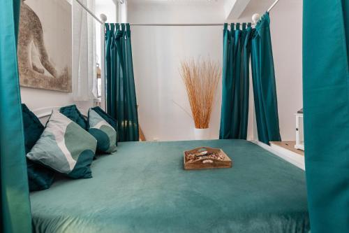 Piazza di Spagna Historic Flat