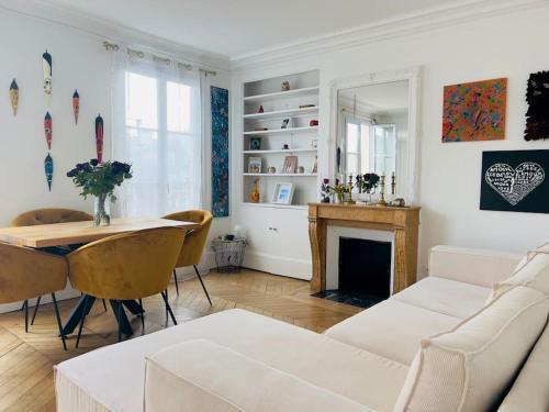 Unique Stay in Paris - Tap to explore photos