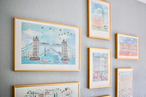 Newly refurbished flat with great transport links - Tap to explore photos