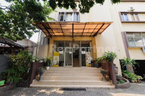 Tanres House Syariah Cilandak Mitra RedDoorz - Tap to explore photos
