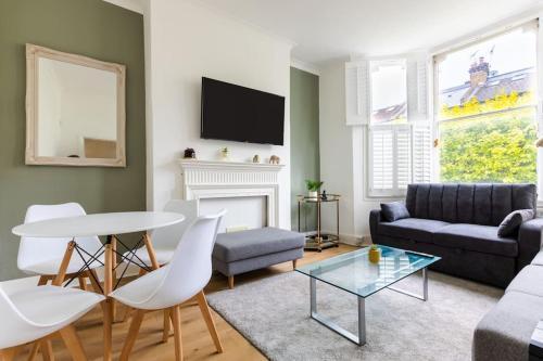 Lovely Garden Flat In Central London - Tap to explore photos