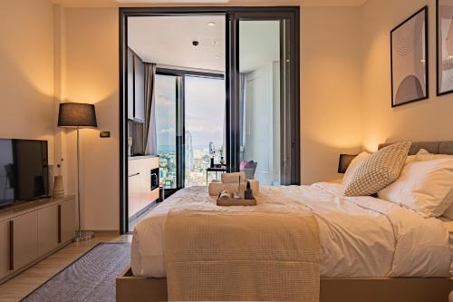 Luxury Condo Edge Central Pattaya - Tap to explore photos