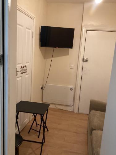 Deluxe London Excel Luxury Apartment - Tap to explore photos