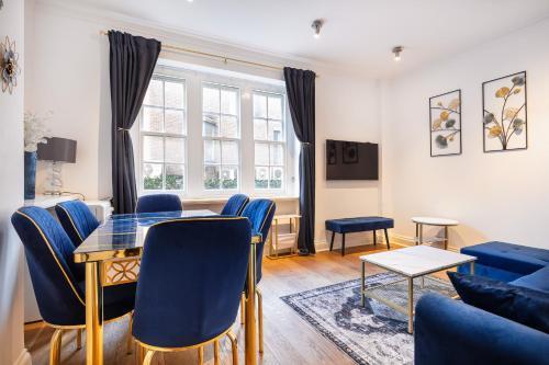 Elegant Three Bed Apt in The Heart of Marylebone - Tap to explore photos