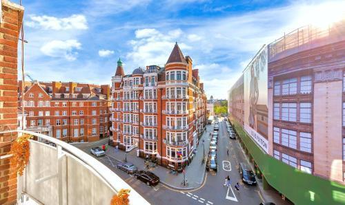 ICONIC Apartment with TERRACE on HARRODS - Tap to explore photos