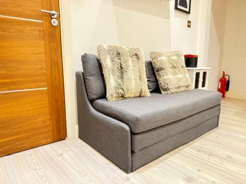 Central London Studio - Private & Fully Equipped - Tap to explore photos