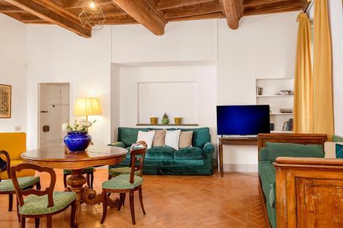 Cartari Deluxe Apartment - Tap to explore photos