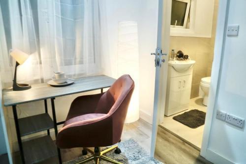 Beautiful Modern Studio Flat - Professional Market - Tap to explore photos