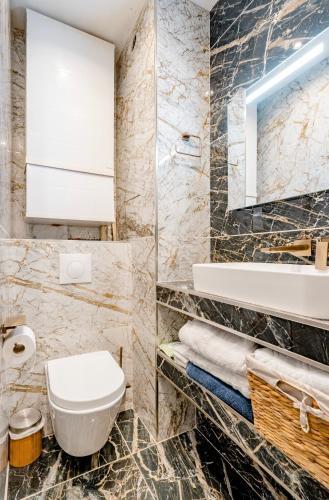 Stylish place in Prime Location - Tap to explore photos