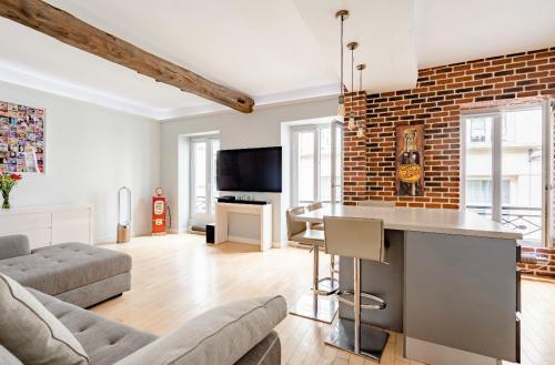 Stylish place in Prime Location - Tap to explore photos