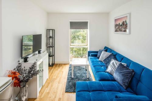 One Bedroom apartment near Central London with Private Balcony - Tap to explore photos