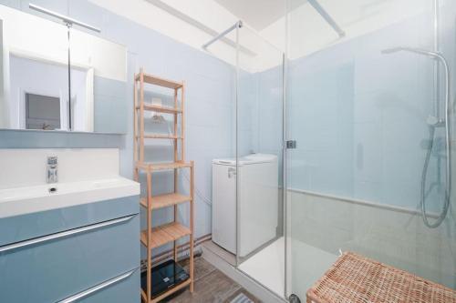 Spacious 1BR in 10th District - Tap to explore photos