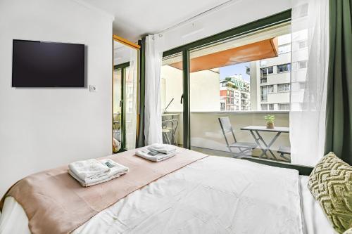 La Felicita - Studio avec Balcon Paris - Netflix - Tap to explore photos