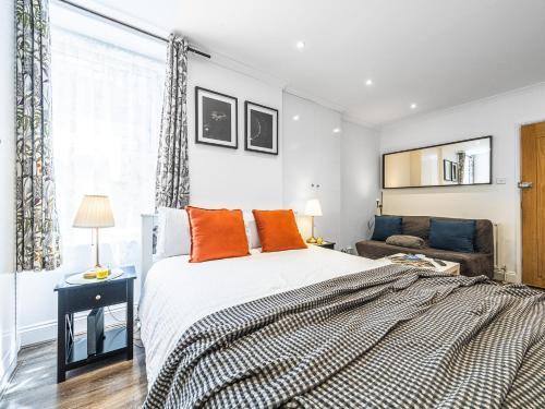 Elegant West Kensington Studio Central London