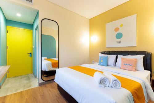 Sans Hotel Kelapa Gading Jakarta Room Type - Deluxe Double Room