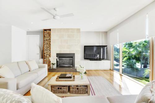 Garden Elegance in Blairgowrie - Tap to explore photos
