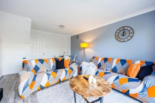 Charming 2bed House - Tap to explore photos