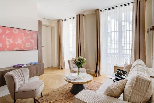Stunning Family Flat - Grands Boulevards - with AC - Tap to explore photos