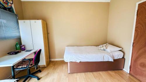 Rooms in Euston - Tap to explore photos