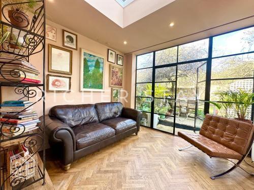 Bohemian Notting Hill Flat, Garden & Amenities - Tap to explore photos