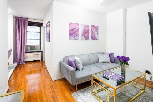 Charming 3Bd in Manhattan - Tap to explore photos