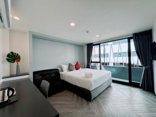 14 Sathorn Hotel - Tap to explore photos