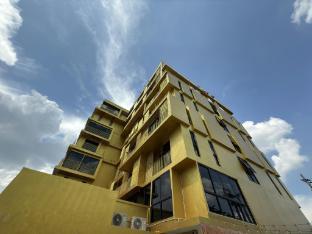 Breezewood Bangkok Hotel - Tap to explore photos