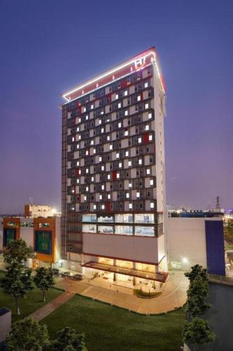 HI HOTEL SENEN - Tap to explore photos