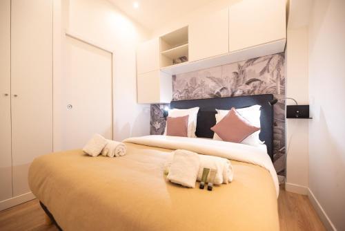 Beautiful Apartment in saint germain des prés - Tap to explore photos