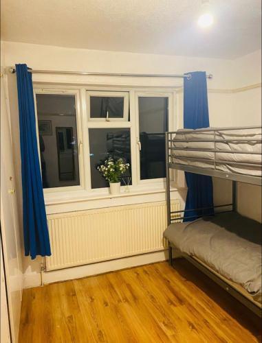Cosy Double Room Harrow & Wealdstone - Tap to explore photos