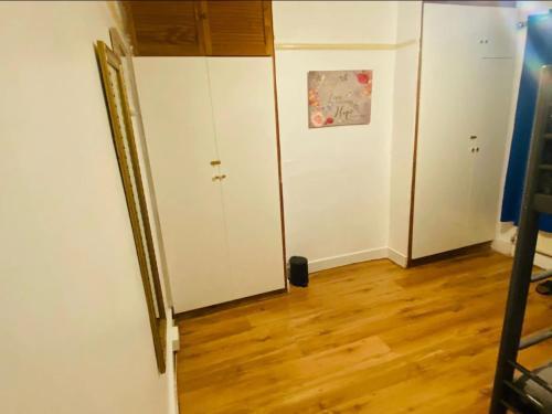 Cosy Double Room Harrow & Wealdstone - Tap to explore photos