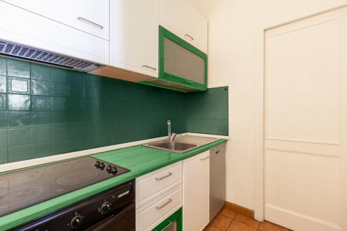 Spanish Steps Historic Apartment - Tap to explore photos